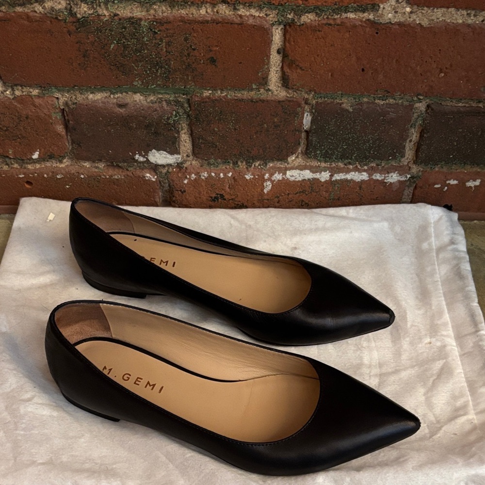 M. Gemi Black Pointed-Toe Leather Flats